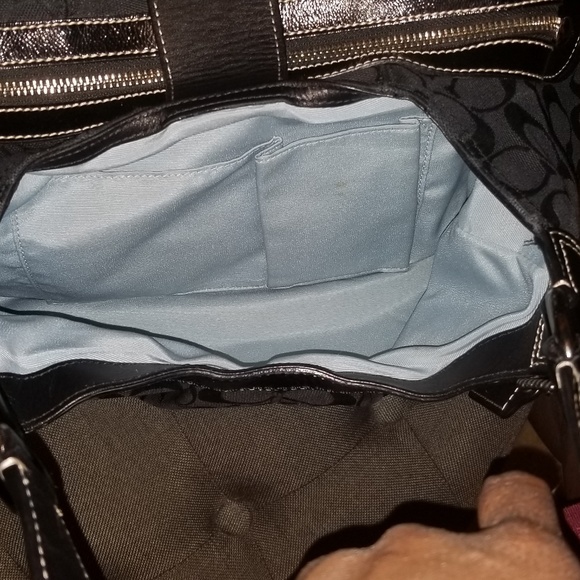 COACH (F15083)Signature SOHO LYNN HOBO Lrg - Black - Picture 4 of 5